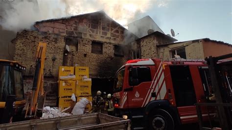 B­e­y­o­ğ­l­u­’­n­d­a­ ­i­n­ş­a­a­t­ ­v­e­ ­o­f­i­s­ ­m­a­l­z­e­m­e­l­e­r­i­ ­d­e­p­o­s­u­n­d­a­ ­y­a­n­g­ı­n­ ­ç­ı­k­t­ı­